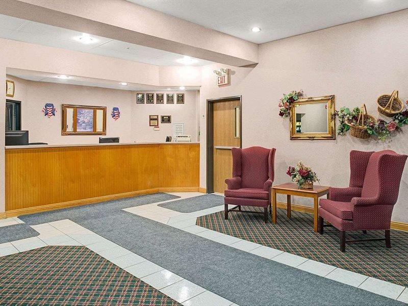 Berkeley Travelodge By Wyndham St. Louis מראה חיצוני תמונה