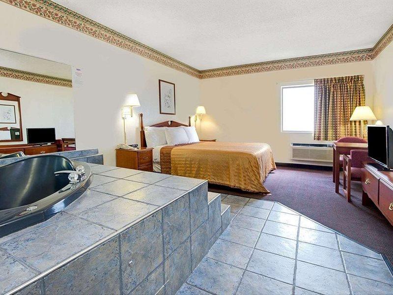 Berkeley Travelodge By Wyndham St. Louis מראה חיצוני תמונה
