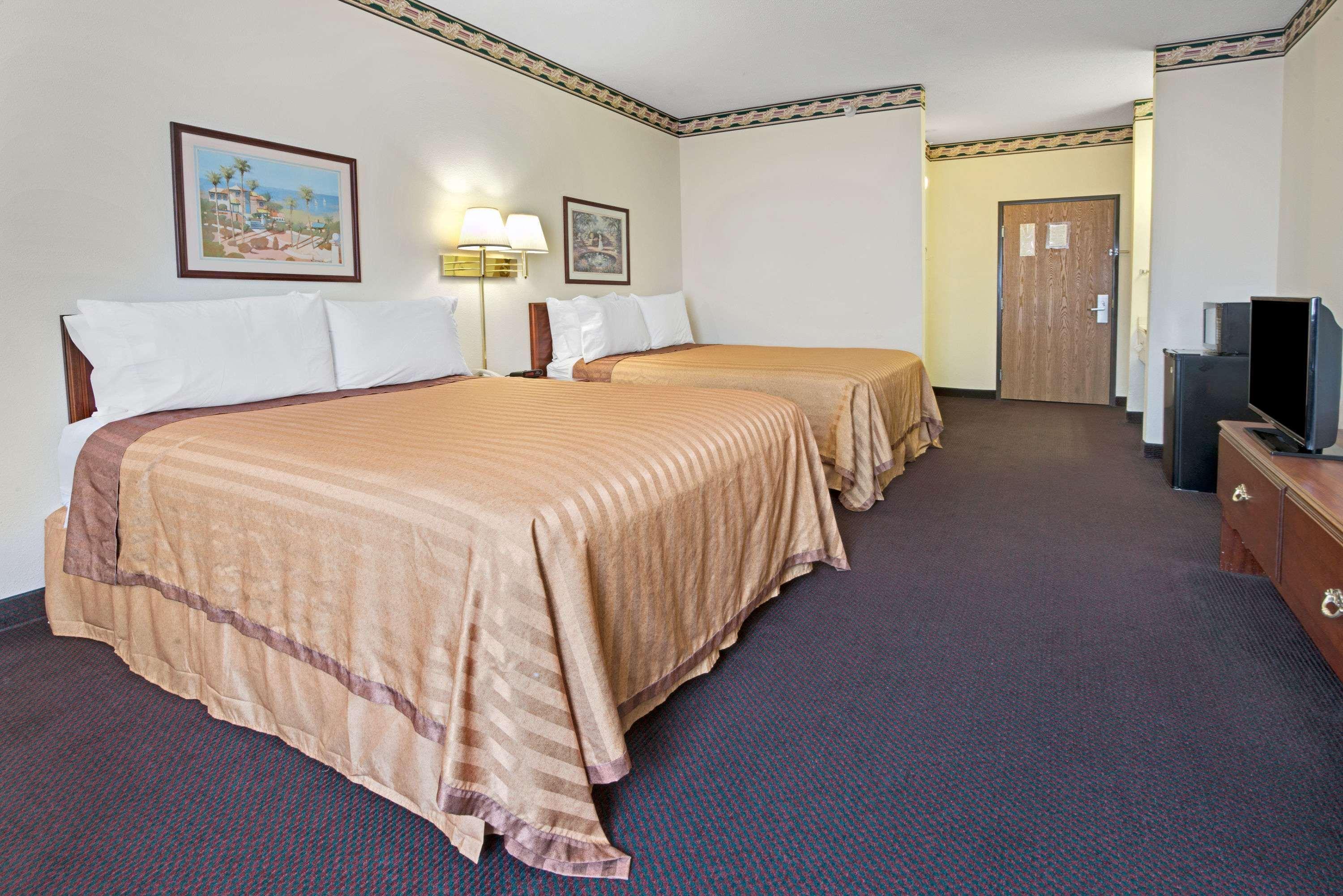 Berkeley Travelodge By Wyndham St. Louis מראה חיצוני תמונה