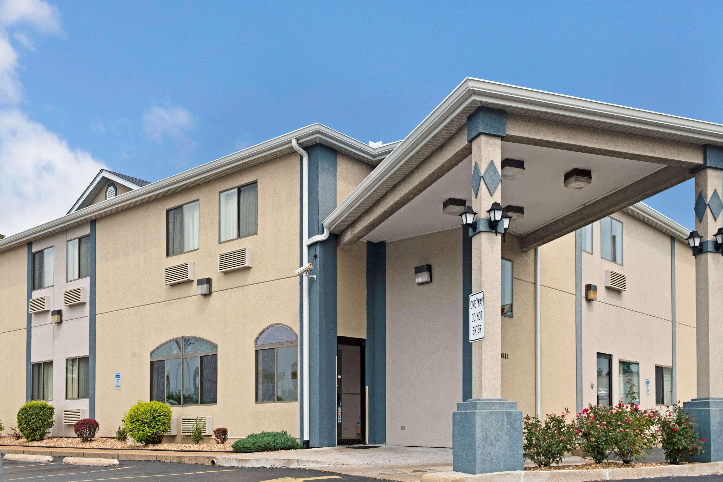 Berkeley Travelodge By Wyndham St. Louis מראה חיצוני תמונה