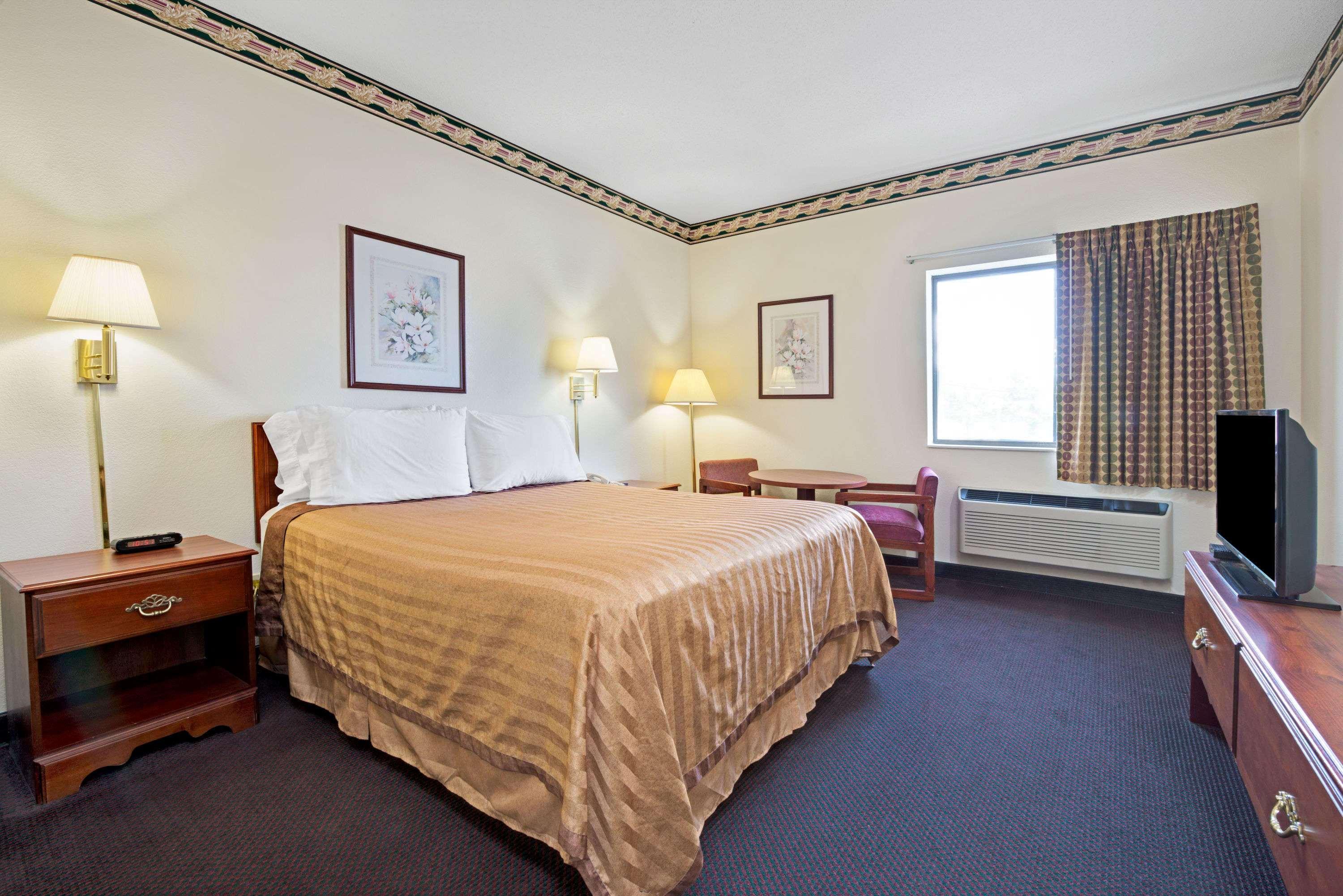 Berkeley Travelodge By Wyndham St. Louis מראה חיצוני תמונה