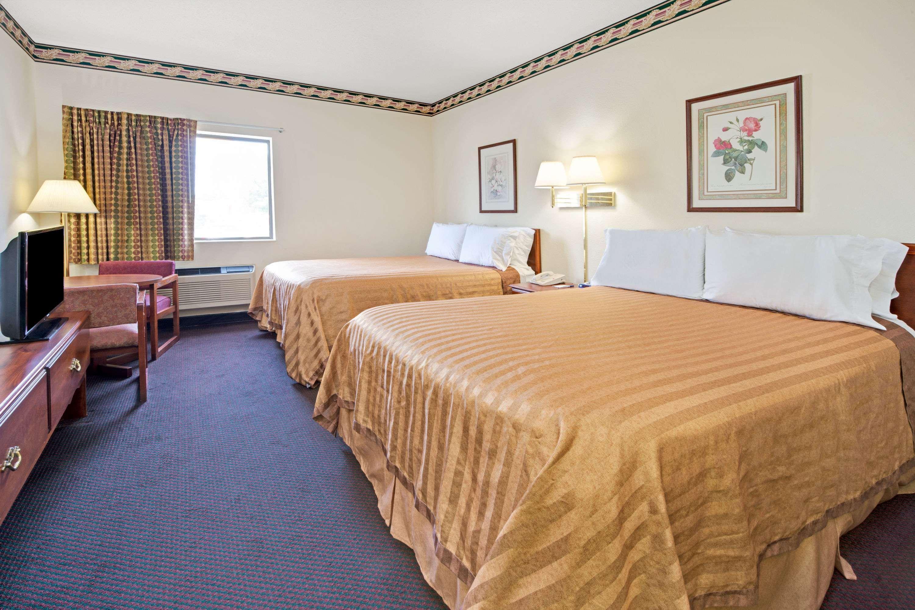 Berkeley Travelodge By Wyndham St. Louis מראה חיצוני תמונה