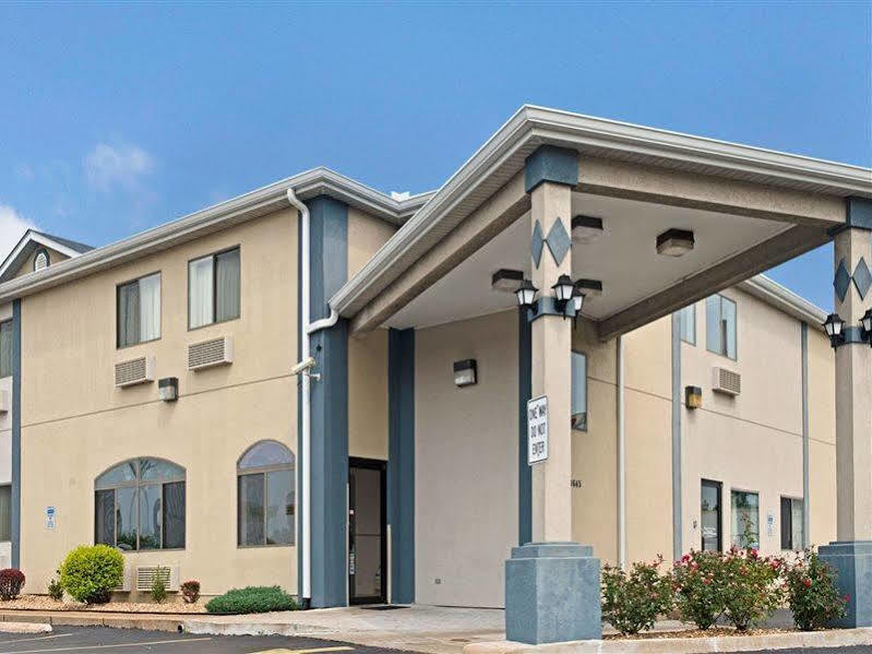 Berkeley Travelodge By Wyndham St. Louis מראה חיצוני תמונה